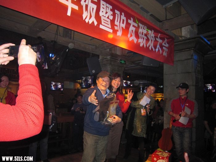 这是我将上台与伙夫拥抱时的瞬间！